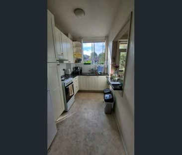 Bright & Spacious One Bedroom Apartment in an Unbeatable Location - Photo 2