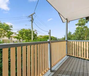 “Weekend brunch at the end of the street” - Photo 4