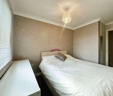Datchet Road, Slough, SL3 - Photo 4