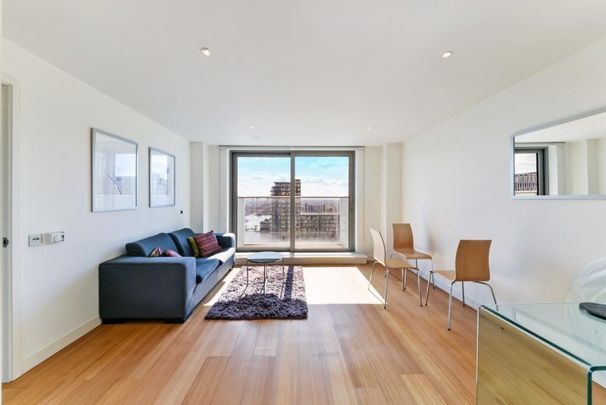 1 Bed Flat, Pan Peninsula Square, E14 - Photo 1