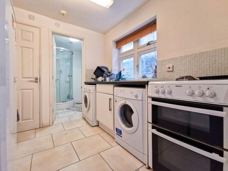 1 bedroom in a house share to rent - Photo 2