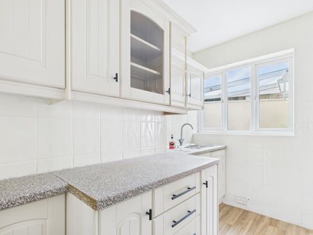 3 bedroom detached bungalow to rent - Photo 4