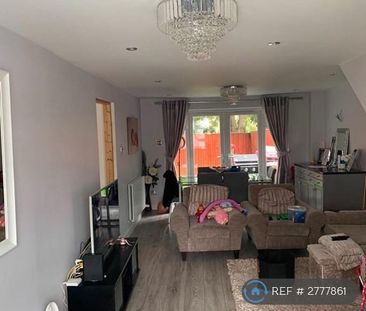 3 bedroom end of terrace house to rent - Photo 1