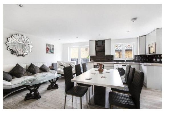 Room in a Shared House, Royal Docks, E6 - Photo 1