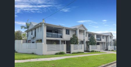 Contemporary Apartment - Available Now - Photo 5