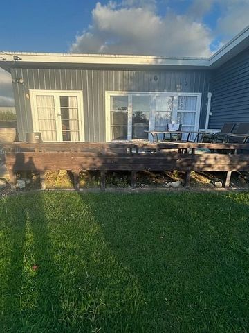 Charming 3BR Home in Hannahs Bay! - Photo 2