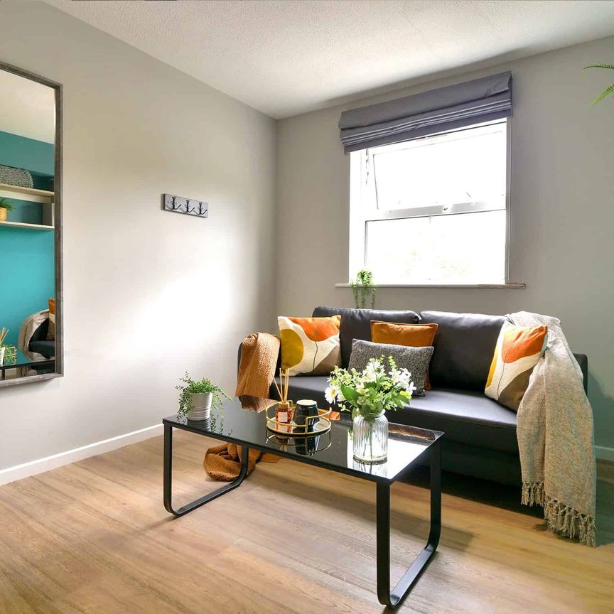 Classic 2 Bed Apartment - Photo 1