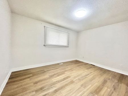 For Lease - 69 Maplegrove Avenue Unit# Main, Bradford West Gwillimbury, Ontario - Photo 4