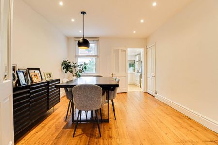 4 bedroom semi-detached house to rent - Photo 4