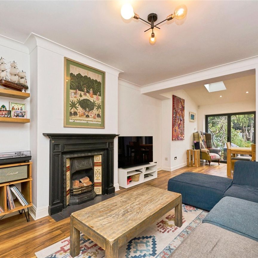 Melrose Avenue, Twickenham, TW2 7JE - Photo 1