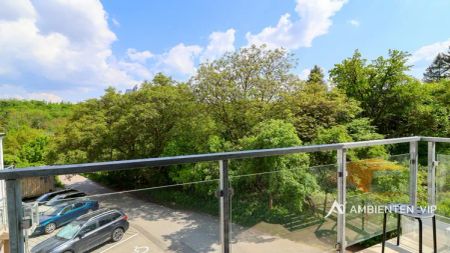 Pronájem nadstandardního vybaveného bytu 3+kk s balkónem a možností parkování přímo u domu - Фото 2