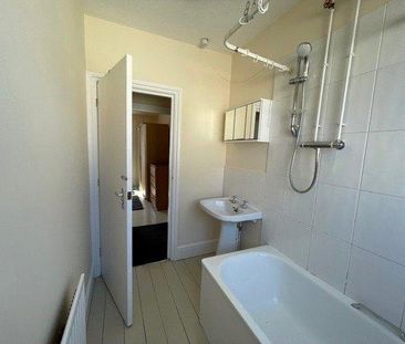 3 bedroom flat to rent - Photo 5