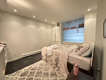 Joli 4 1/2 demi sous sol avec ample lumière naturelle - Photo 4