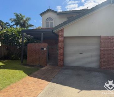 Fully Renovated Morden Home with Private Courtyard - Photo 2