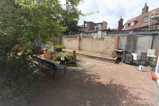 Studio to rent - Photo 1