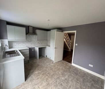 2 bedroom semi-detached house to rent - Photo 3