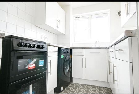 2 Bedroom Flat To Let - Photo 5