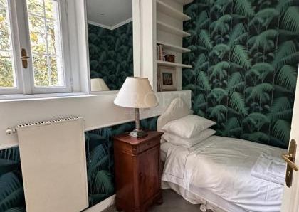 Villa-Parioli: Beautiful independent house with large private garden and terraces. Spacious living, formal dining, study-music room, sun room, 5 bedrooms, 4 bathrooms, parking. rif 163