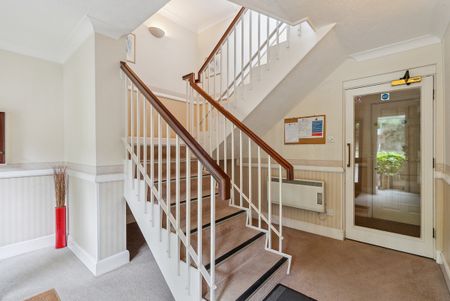St. Charles Court St. Charles Place, Weybridge, KT13 - Photo 2