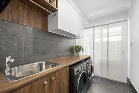 “Effortless Living Meets Modern Luxury” - Photo 3