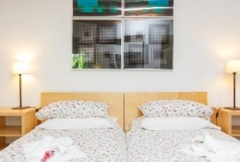 Center-Popolo: Modern, renovated 1 Bedroom, bath, kitchen. Parquet floors, bright, silent, located in beautiful villa near center, park, transport. Ref 847