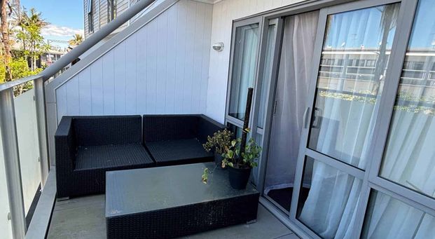 Convenient location, walk to Eden Park - Photo 1