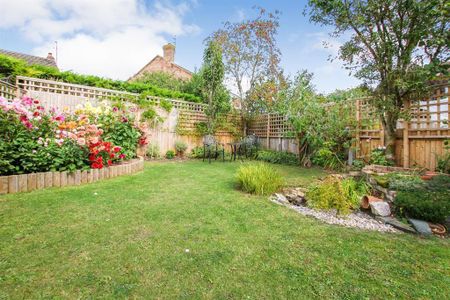 3 bedroom semi-detached house to rent - Photo 5