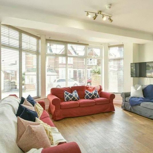 8 bedroom terraced house to rent - Photo 1