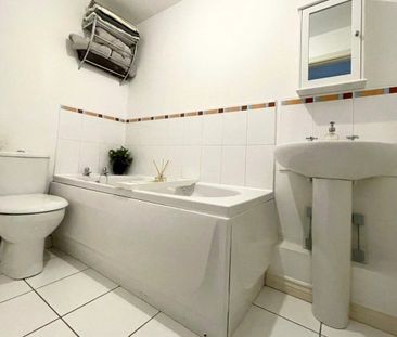 Fox Court, Aldershot, Hampshire, GU12 - Photo 5