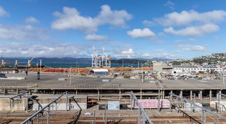 Deluxe Stadium Gardens - Photo 2