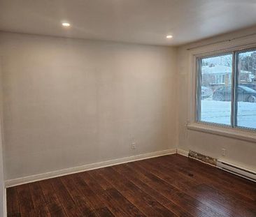 4 1/2 Chomedey 2e Etage + Stationnement - Photo 4