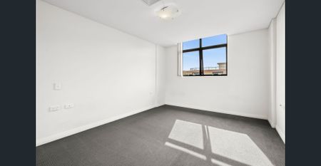 OVER-SIZED LUXURY 2BEDROOM 2 BATHROOM UNIT WITH PARKING! - Photo 5