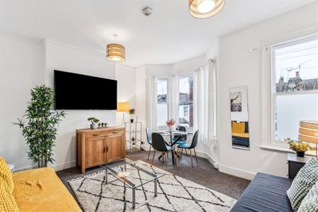 3 bedroom flat to rent - Photo 2