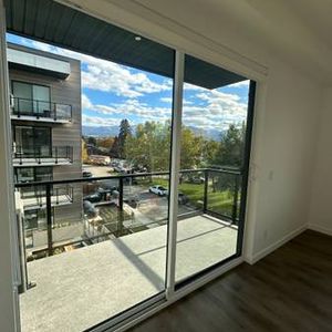 BEST AMENITIES IN KELOWNA 1 bedroom 1 bath - Photo 2