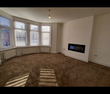 2 Bed Flat, Warwick Drive, CH45 - Photo 1