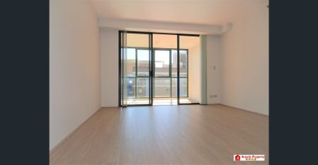 Stunning & Spacious Apartment In Prime Location - Photo 3