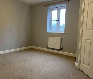 2 bedroom end of terrace house to rent - Photo 2