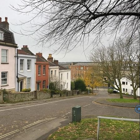 5 bedroom flat to rent - Photo 4