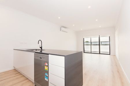 2 Coleiro Lane, Keilor Downs VIC 3038 - Photo 3