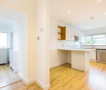 2 bedroom semi-detached bungalow to rent - Photo 4