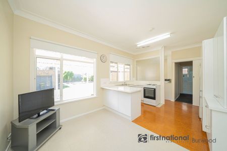 Renovated & Spacious Three-Bedroom Home in Prime Burwood Location - Photo 5