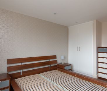 1 Bed Flat, Gainsborough House, E14 - Photo 4