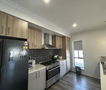 FOUR BEDROOM HOME - LOW MAINTENANCE ! - Photo 3