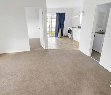 Freshly updated 3 bedroom home in prime Papatoetoe location! - Photo 2