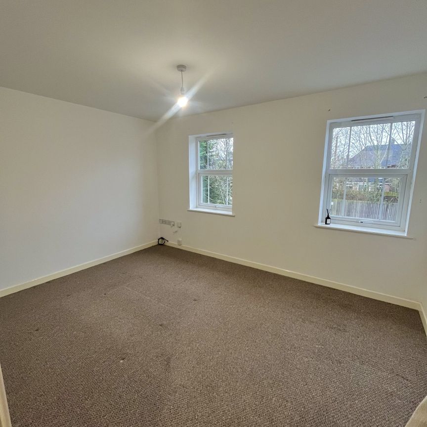 Manor Court - Photo 1