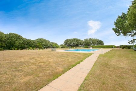 Manor Road, East Cliff - Photo 5