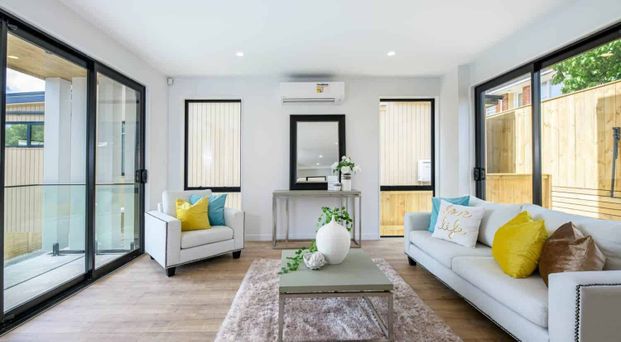 Designer Living - Premium Coastal Location - Photo 1