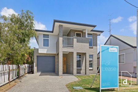 Brand New Executive Home - Photo 5