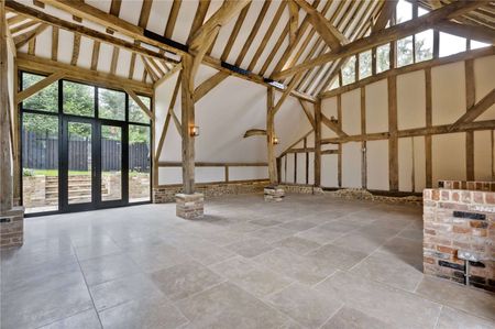 An exceptional barn conversion, combining character and contemporary design in the village of Churt. - Photo 5