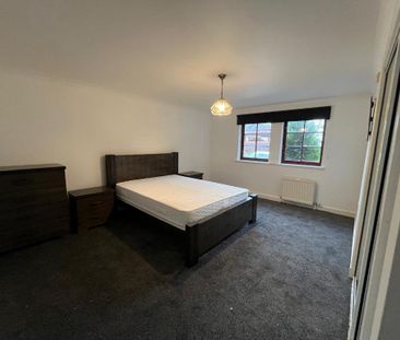 3 bedroom flat to rent - Photo 4